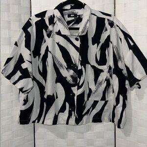 DKNY Painters Cropped Linen Button Down Shirt🎨